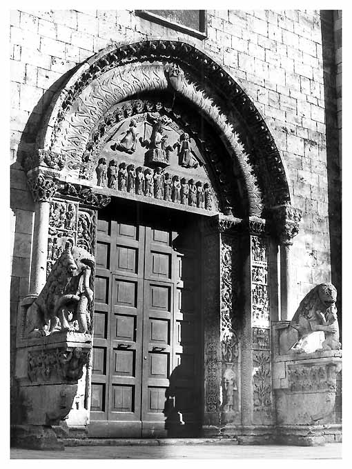 portale maggiore di Lillo da Barletta (sec. XIV)
