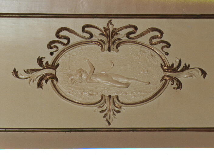 figure femminili/ stemma gentilizio della famiglia Sava (decorazione plastica) - ambito Italia meridionale (inizio sec. XX)