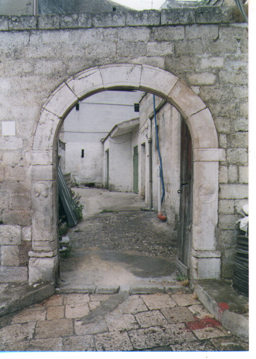 portale - ad arco - ambito Italia meridionale (secc. XIV/ XVIII)