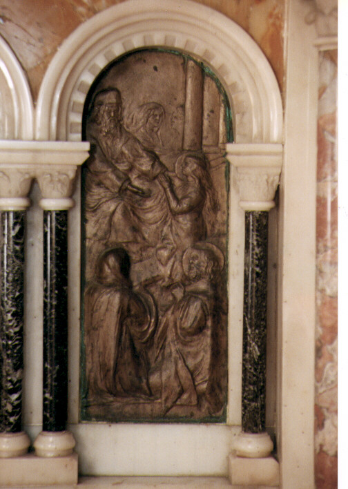 Presentazione di Maria Vergine al tempio (formella) di Sabatelli Mario (sec. XX)
