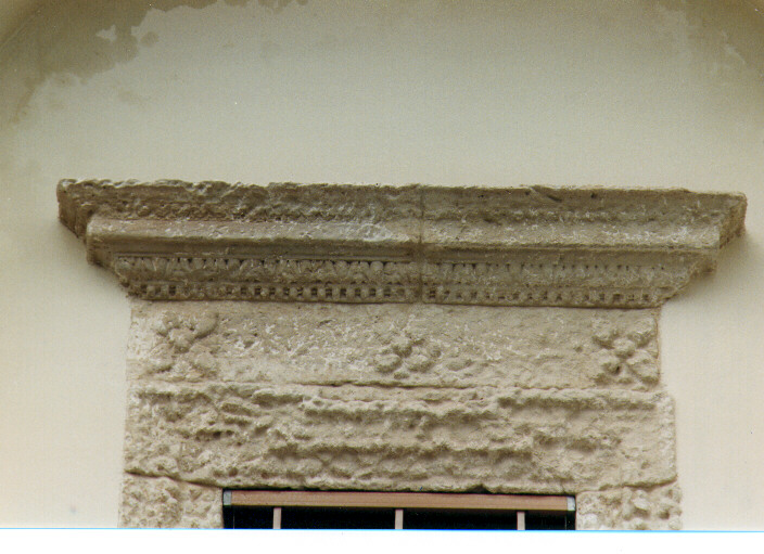 architrave - ambito salentino (prima metà sec. XVII)