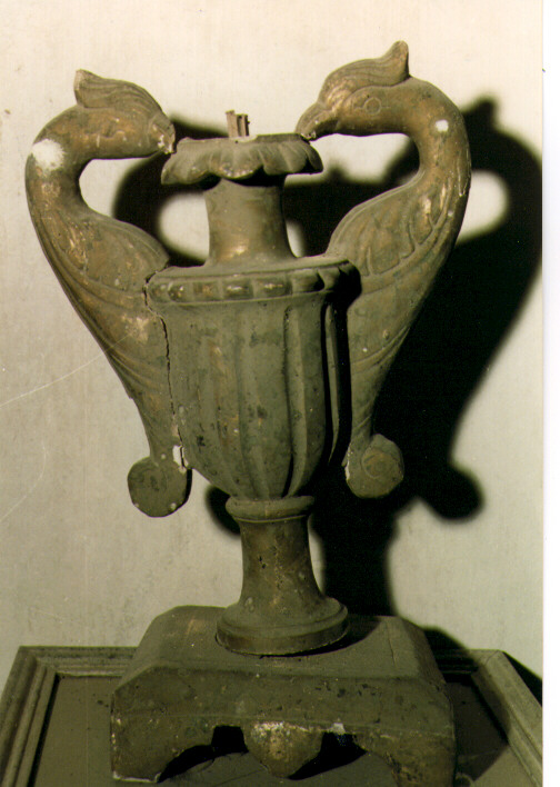 vaso d'altare con composizione floreale, serie - ambito pugliese (seconda metà sec. XIX)