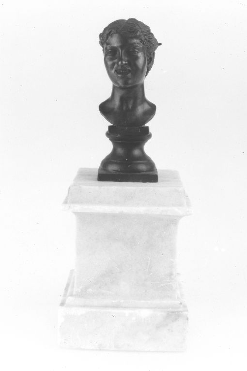 "La Caprese", testa di donna (statuetta) di Gemito Vincenzo (secc. XIX/ XX)
