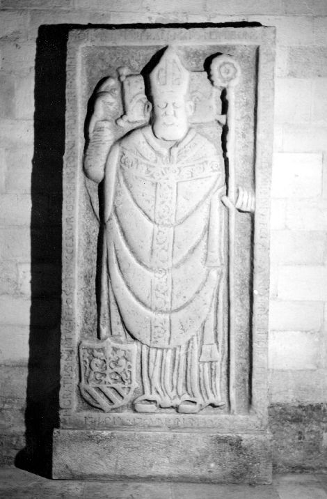 figura di vescovo (lastra tombale) - ambito pugliese (sec. XVI)