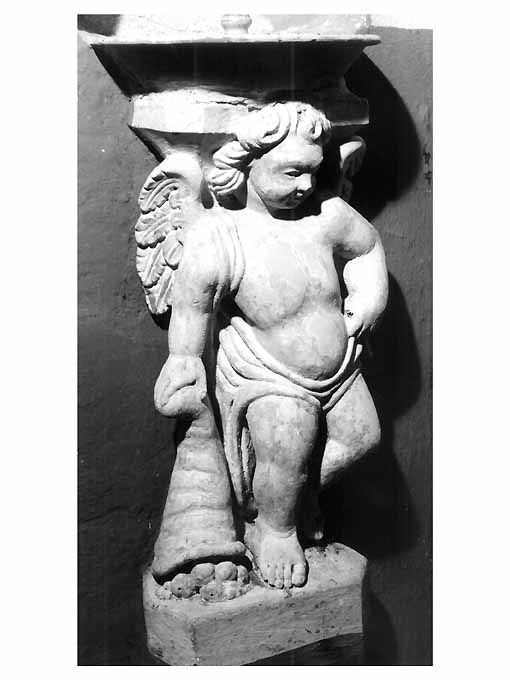 Putto con cornucopia (acquasantiera - a fusto) - ambito pugliese (seconda metà sec. XVII, sec. XX)