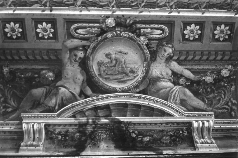due figure femminili che reggono un medaglione (dipinto) di D'Arminio Aniello (sec. XVIII)