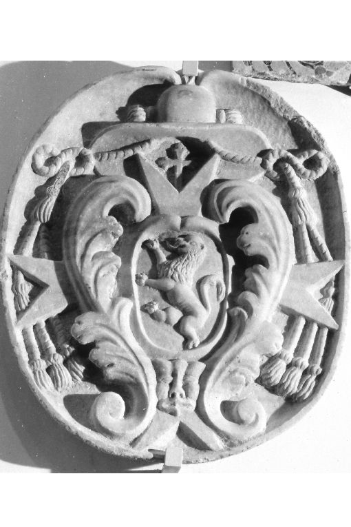 Arme arcivescovile di Giuseppe Davanzati (rilievo) - produzione pugliese (sec. XVIII)