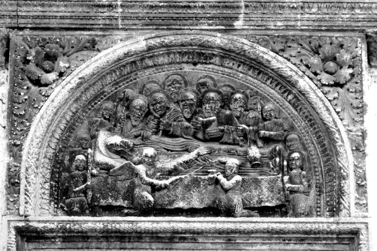 Dormitio Verginis, transito della Madonna tra apostoli e angeli (rilievo) - produzione salentina (sec. XVII)