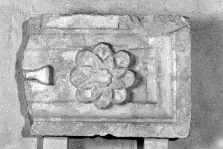 rilievo, frammento - ambito pugliese (secc. XII/ XIII)