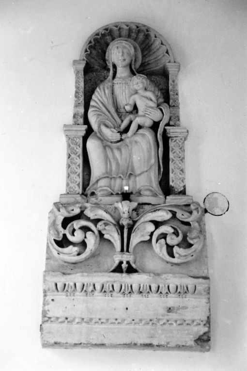 Madonna in trono con Bambino (rilievo) - ambito salentino (fine/inizio secc. XVI/ XVII)