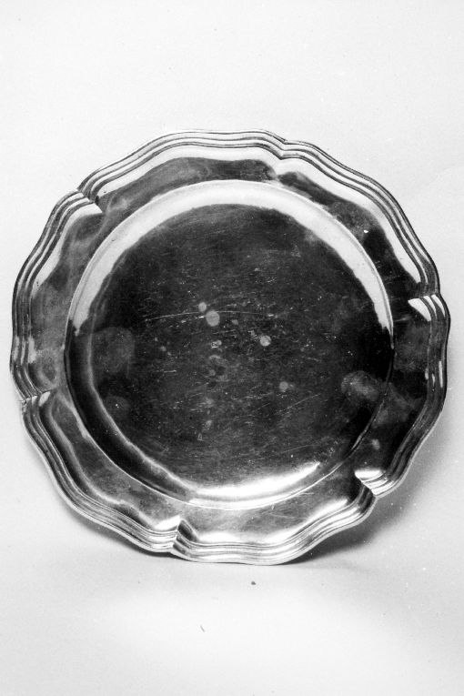 piatto - manifattura napoletana (sec. XVIII)
