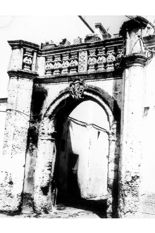 portale, opera isolata - ambito salentino (sec. XVII)