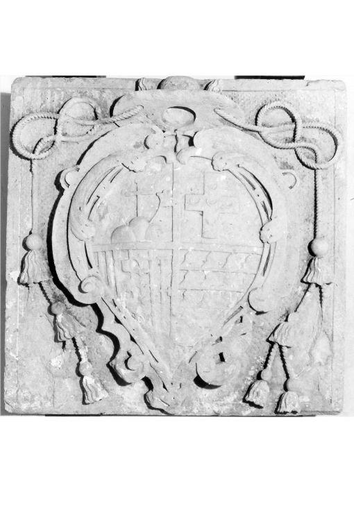 stemma vescovile di Nicolò Caracciolo, vescovo di Otranto (rilievo) - ambito salentino (sec. XVIII)