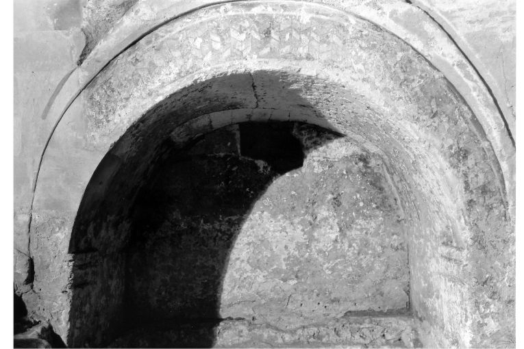 tomba - ad arcosolio - ambito beneventano (secc. VIII/ IX)