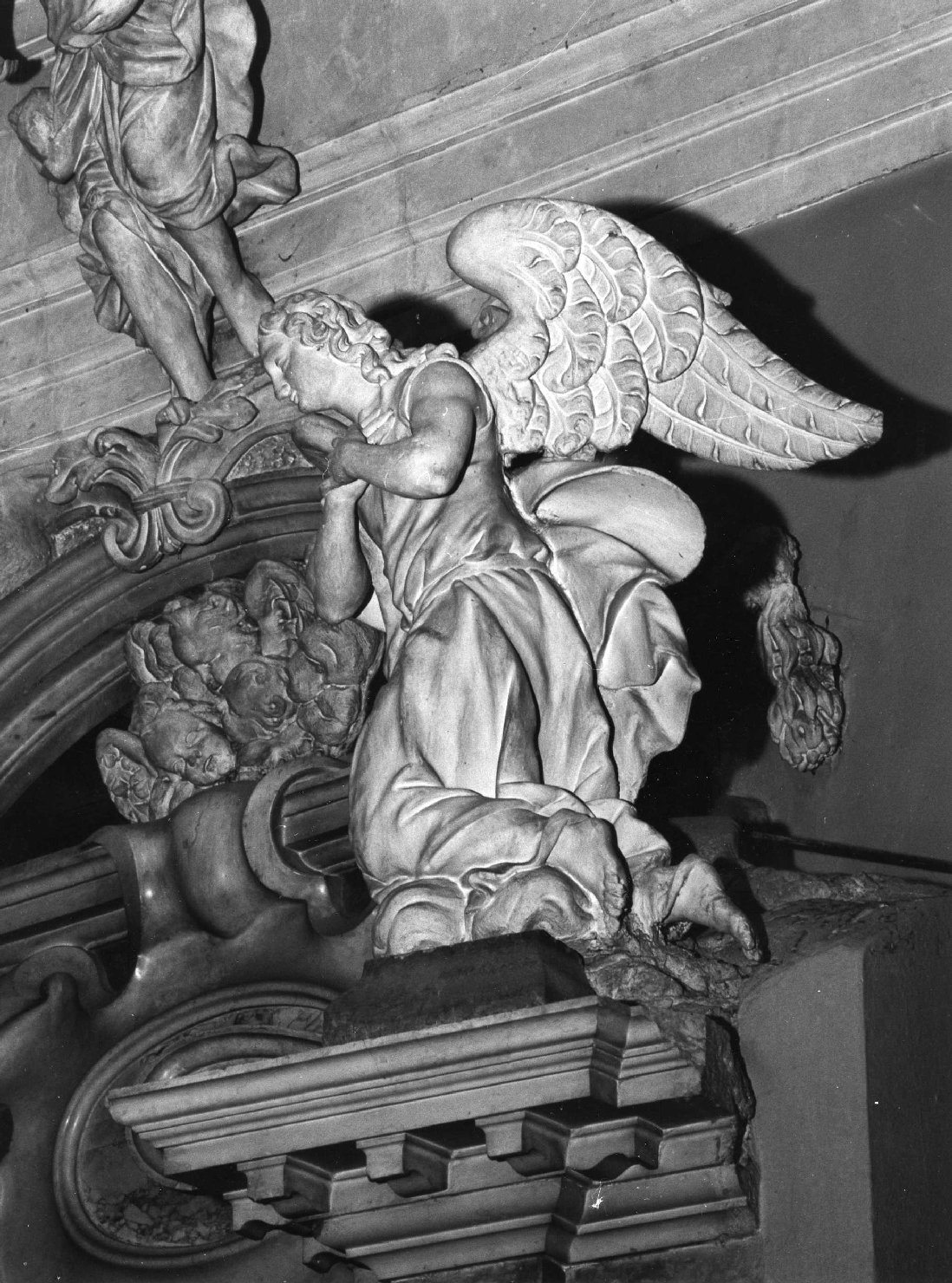 angelo orante (scultura, elemento d'insieme) - bottega veronese (prima metà sec. XVIII)