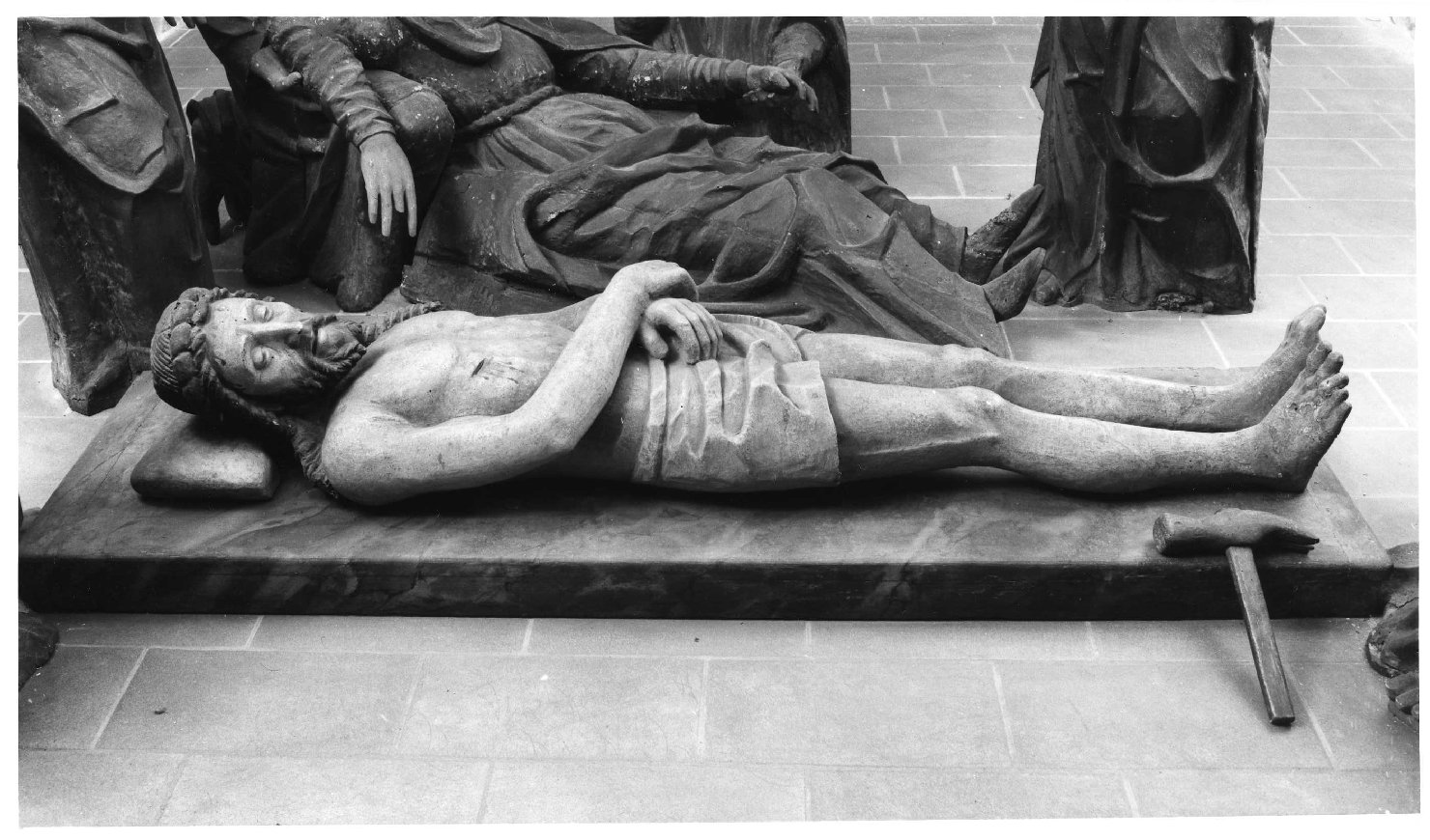 Cristo morto (scultura, elemento d'insieme) - bottega Italia nord-orientale (sec. XVI)