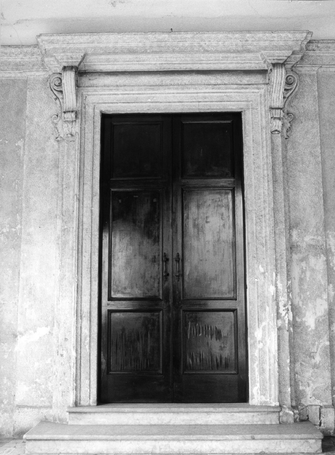 portale architravato di Muttoni Francesco (attribuito) (sec. XVIII)