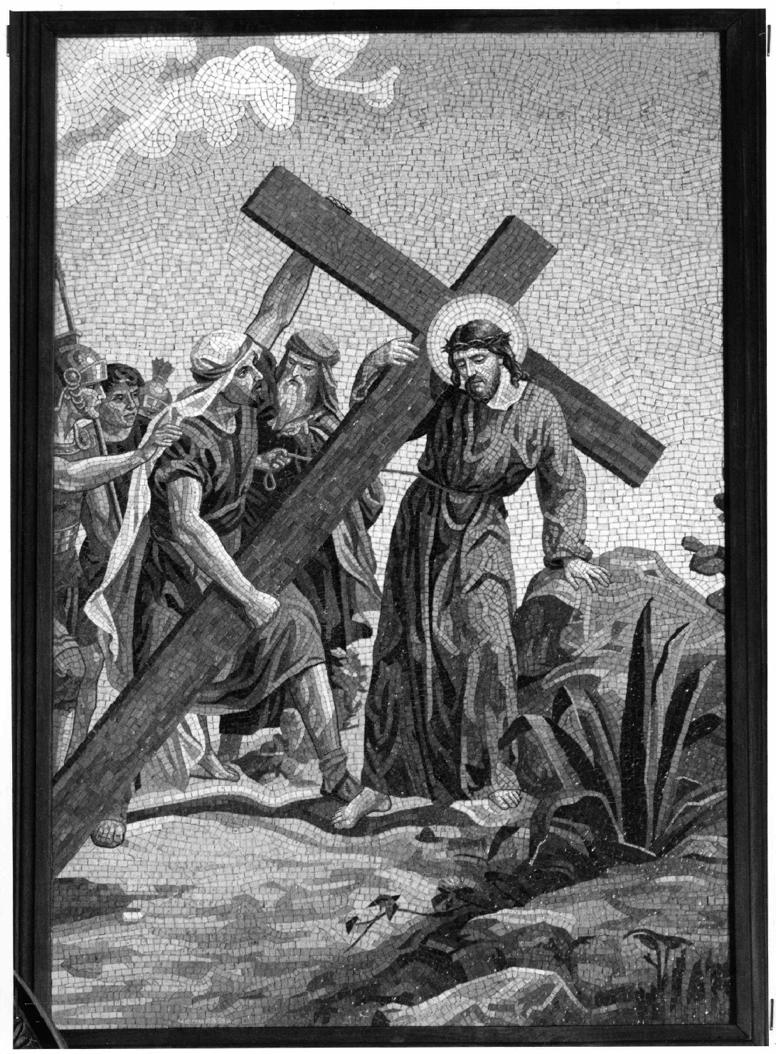 Stazione II, stazione II: Gesù caricato della croce (Via Crucis, elemento d'insieme) di Ongaro L (sec. XX)