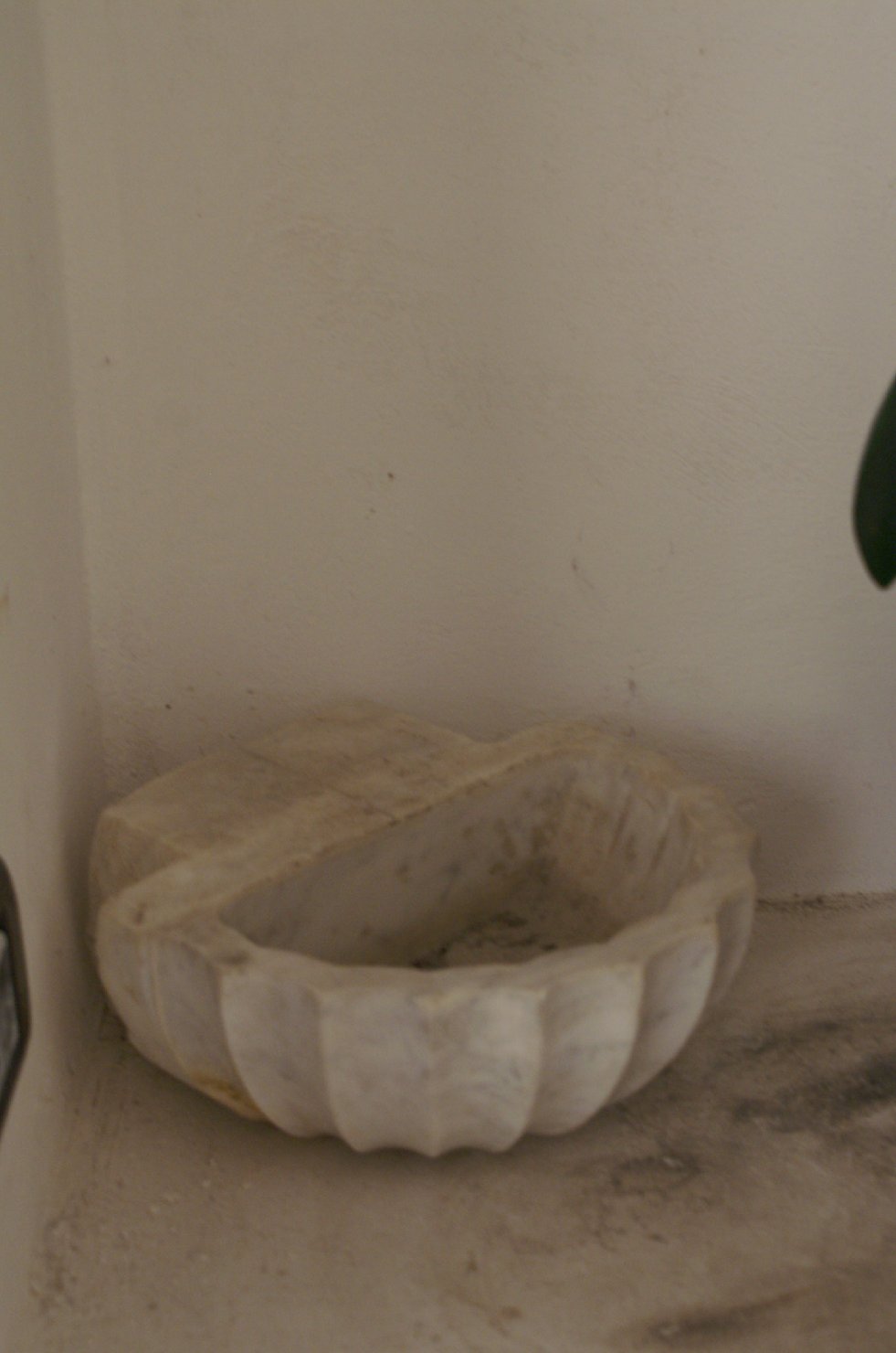 acquasantiera - a conchiglia, opera isolata - bottega Italia centro-meridionale (sec. XIX)