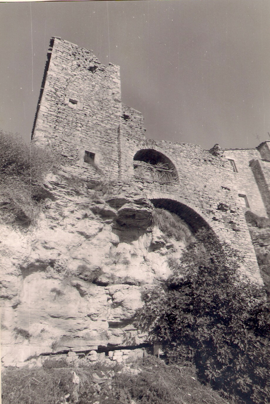 Palazzo e antiche cave di travertino (palazzo) - Gualdo Cattaneo (PG) 