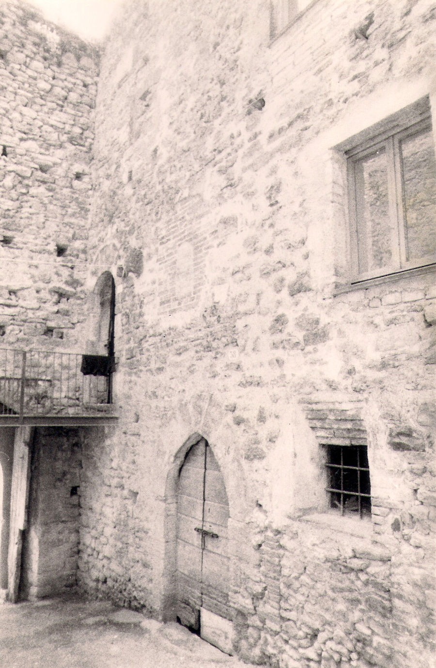 Edificio presso la porta (casa) - Gualdo Cattaneo (PG) 