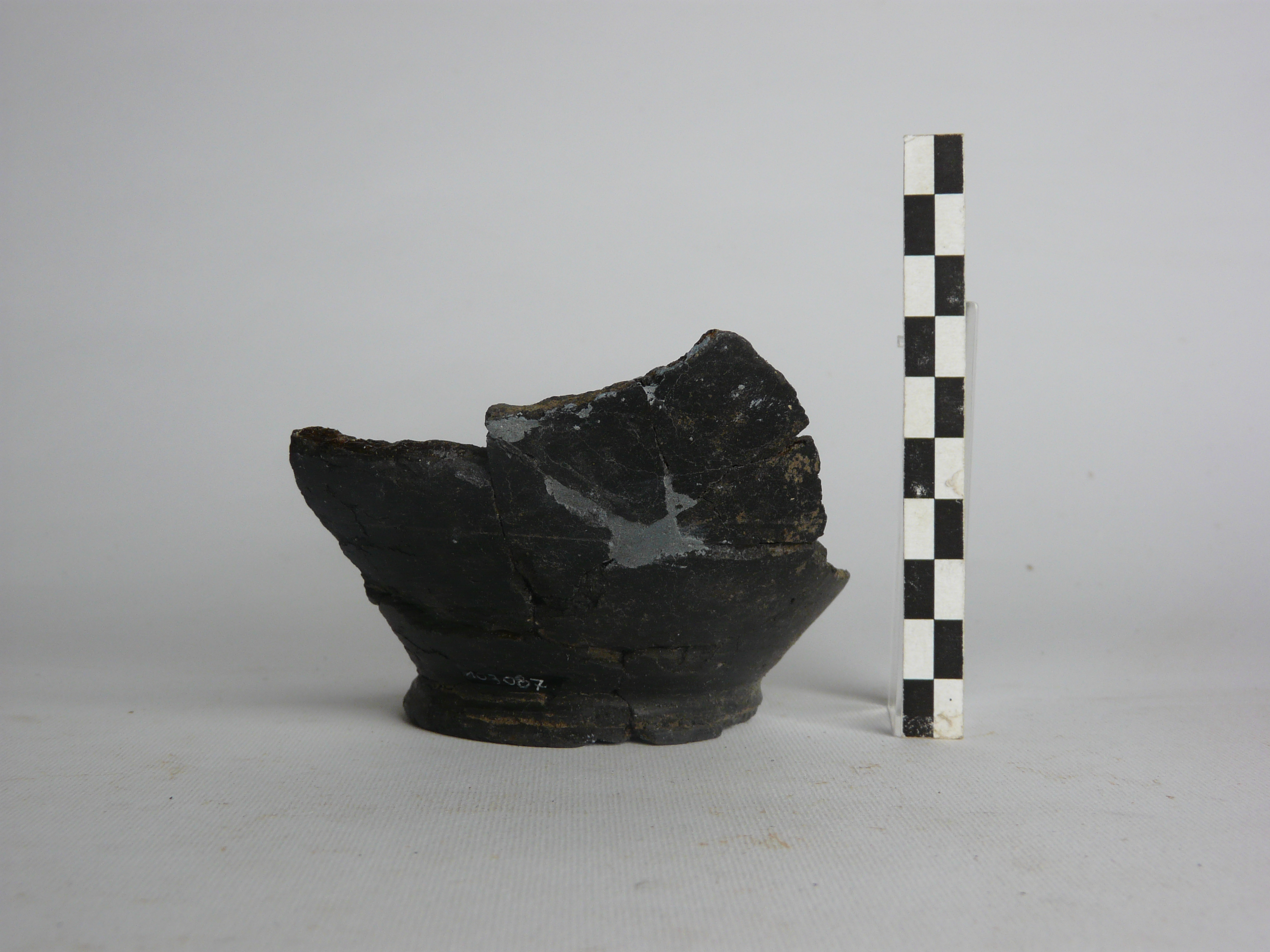 oinochoe/ fondo (primo quarto VI a.C)