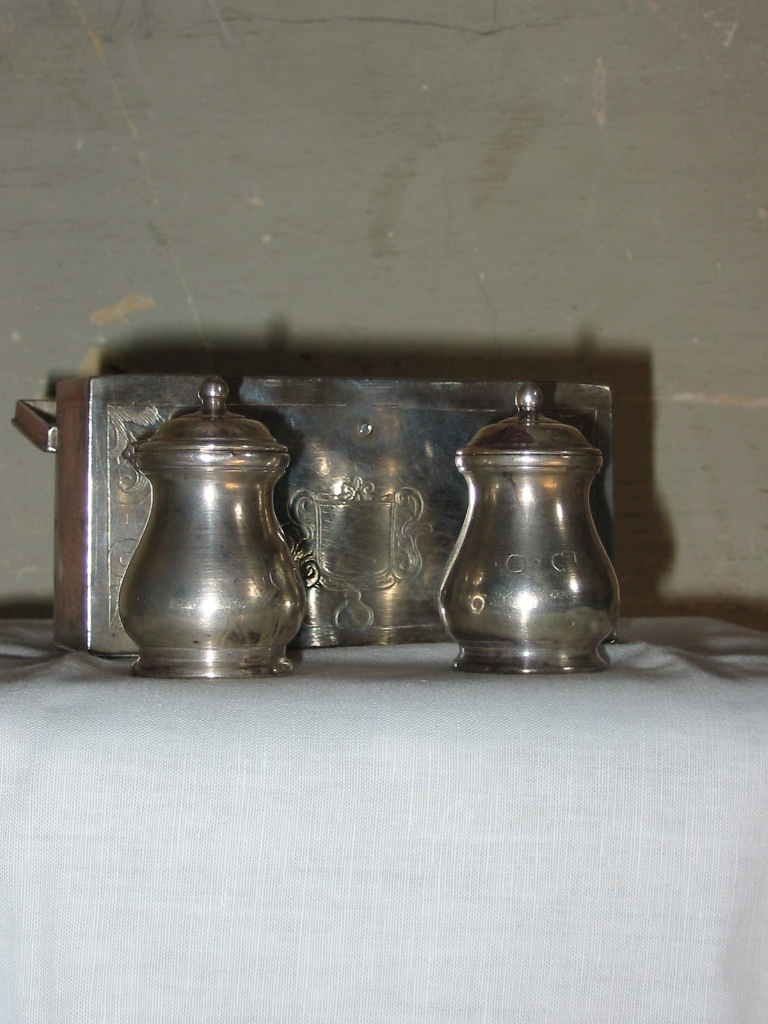 vasetto per oli santi, serie - bottega sarda (sec. XVII)