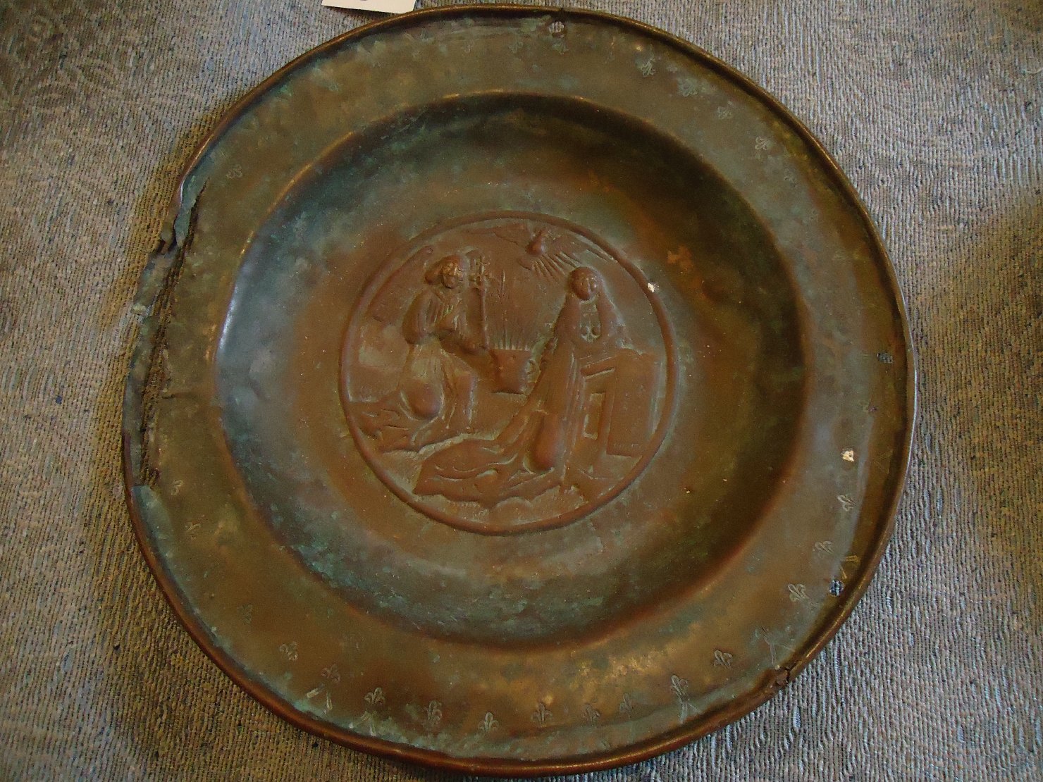 annunciazione (piatto per elemosine) - bottega sarda (sec. XVI)