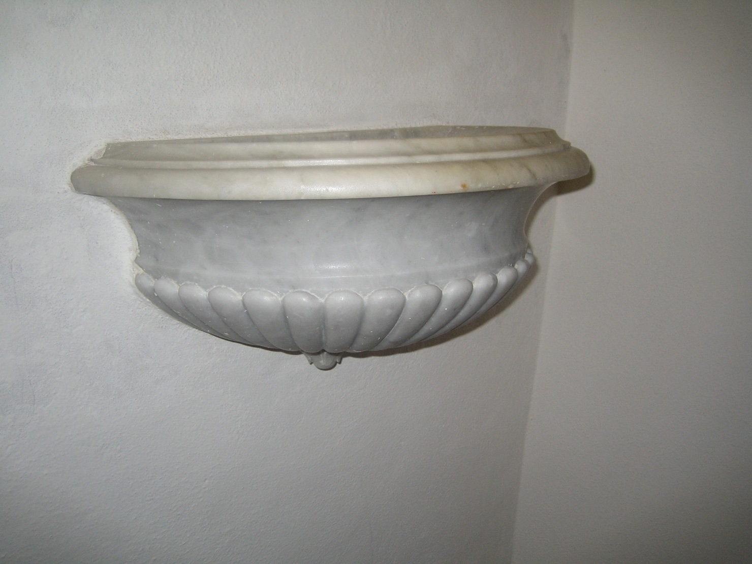 acquasantiera pensile - bottega sarda (fine/ inizio secc. XIX/ XX)