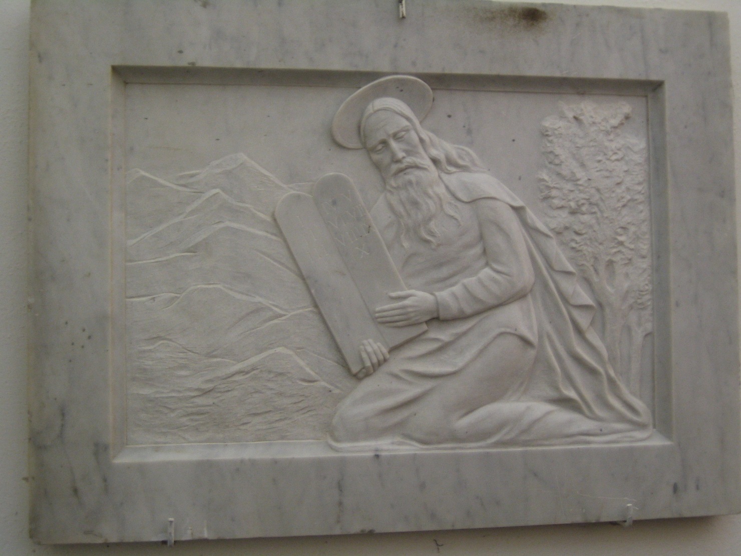 Mosè riceve da Dio le tavole della Legge (rilievo, elemento d'insieme) - bottega italiana (primo quarto sec. XX)