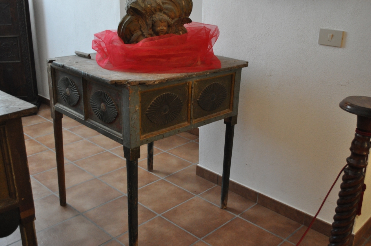 tavolino - bottega sarda (prima meta' sec XIX)