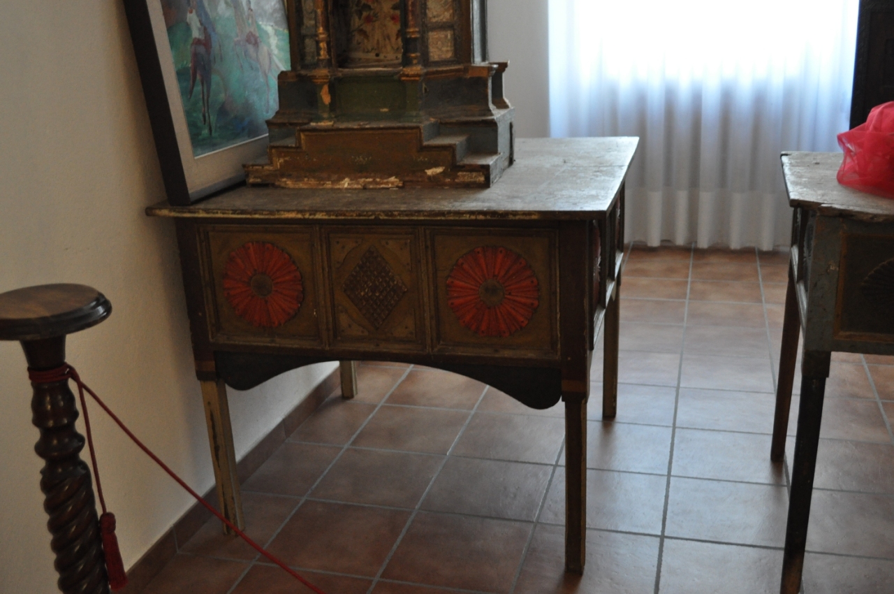 tavolino - bottega sarda (prima meta' sec XIX)