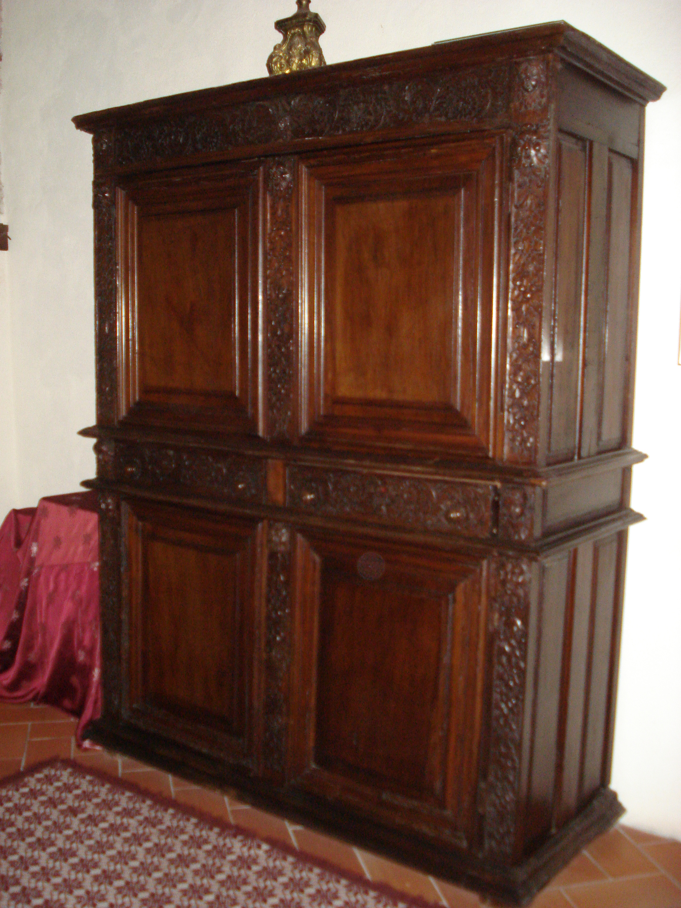 armadio - ambito genovese (seconda meta' sec. XVII)