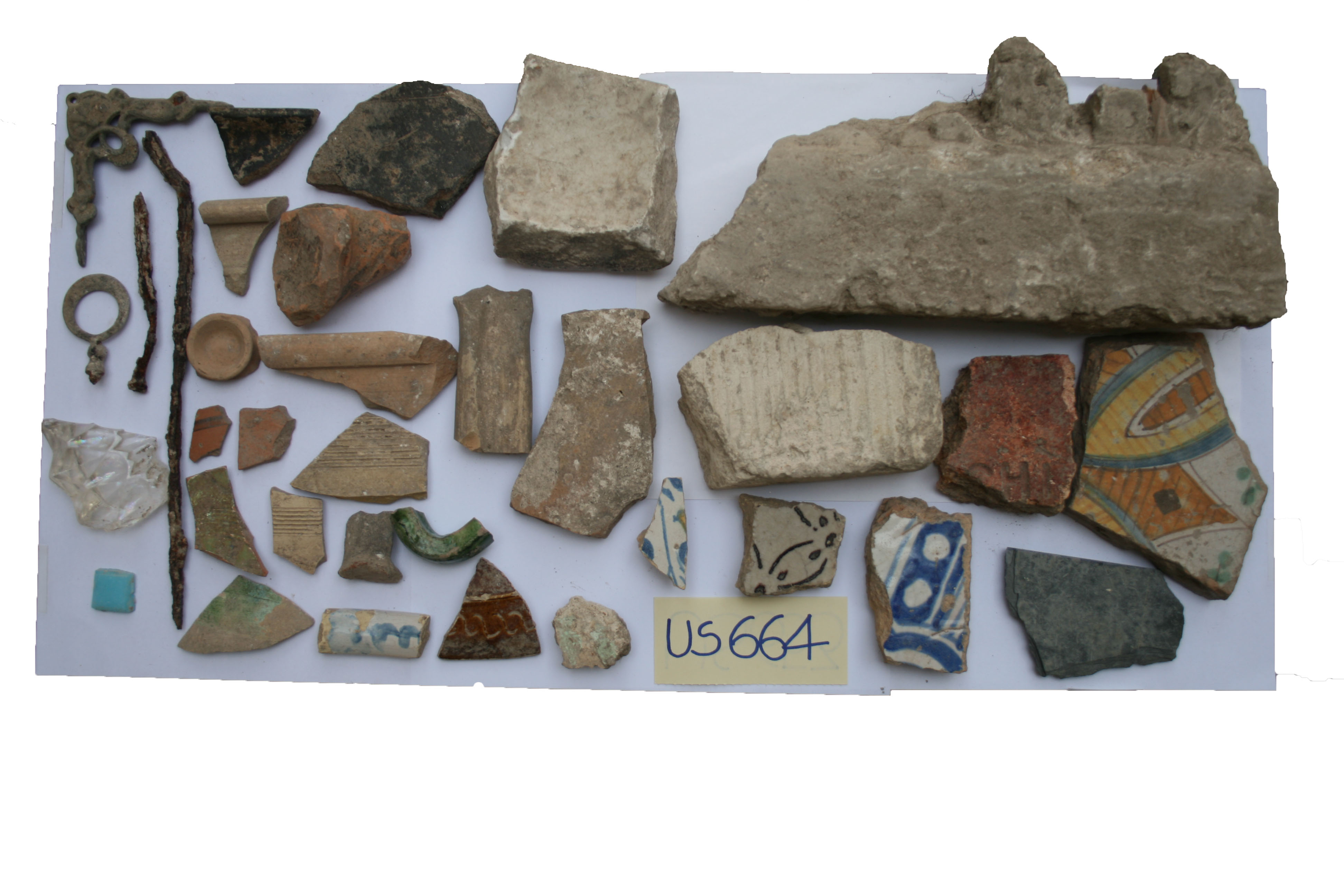 materiale proveniente da Unità Stratigrafica (ceramica, materiale lapideo, metallo, reperti fittili, vetro) (limiti cronologici non precisabili)