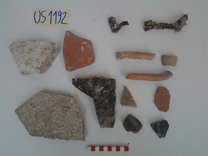materiale proveniente da Unità Stratigrafica (ceramica, materiale di rivestimento, metallo, materiale lapideo) (limiti cronologici non precisabili)