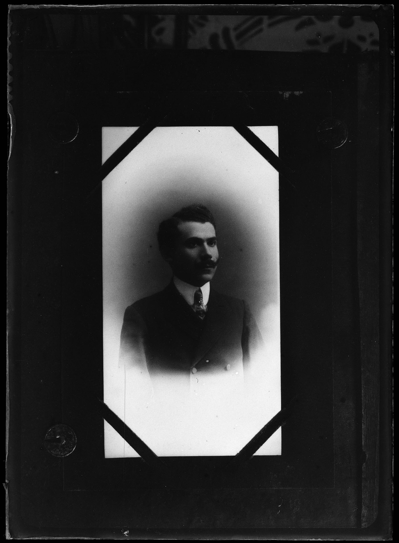 L2105 (negativo) di studio di vetrate artistiche Moretti-Caselli (fine/ inizio XX/ XXI)