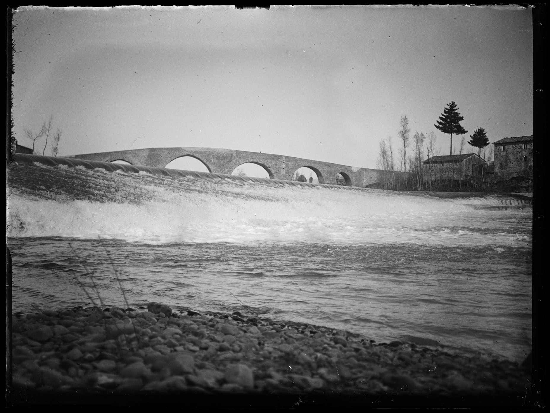 L2012 (negativo) di studio di vetrate artistiche Moretti-Caselli (fine/ inizio XX/ XXI)