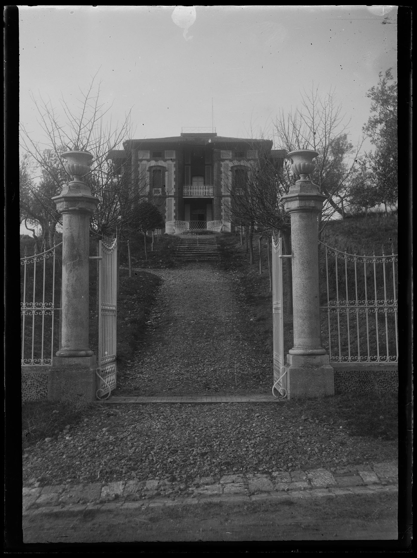 L1858 (negativo) di studio di vetrate artistiche Moretti-Caselli (fine/ inizio XX/ XXI)