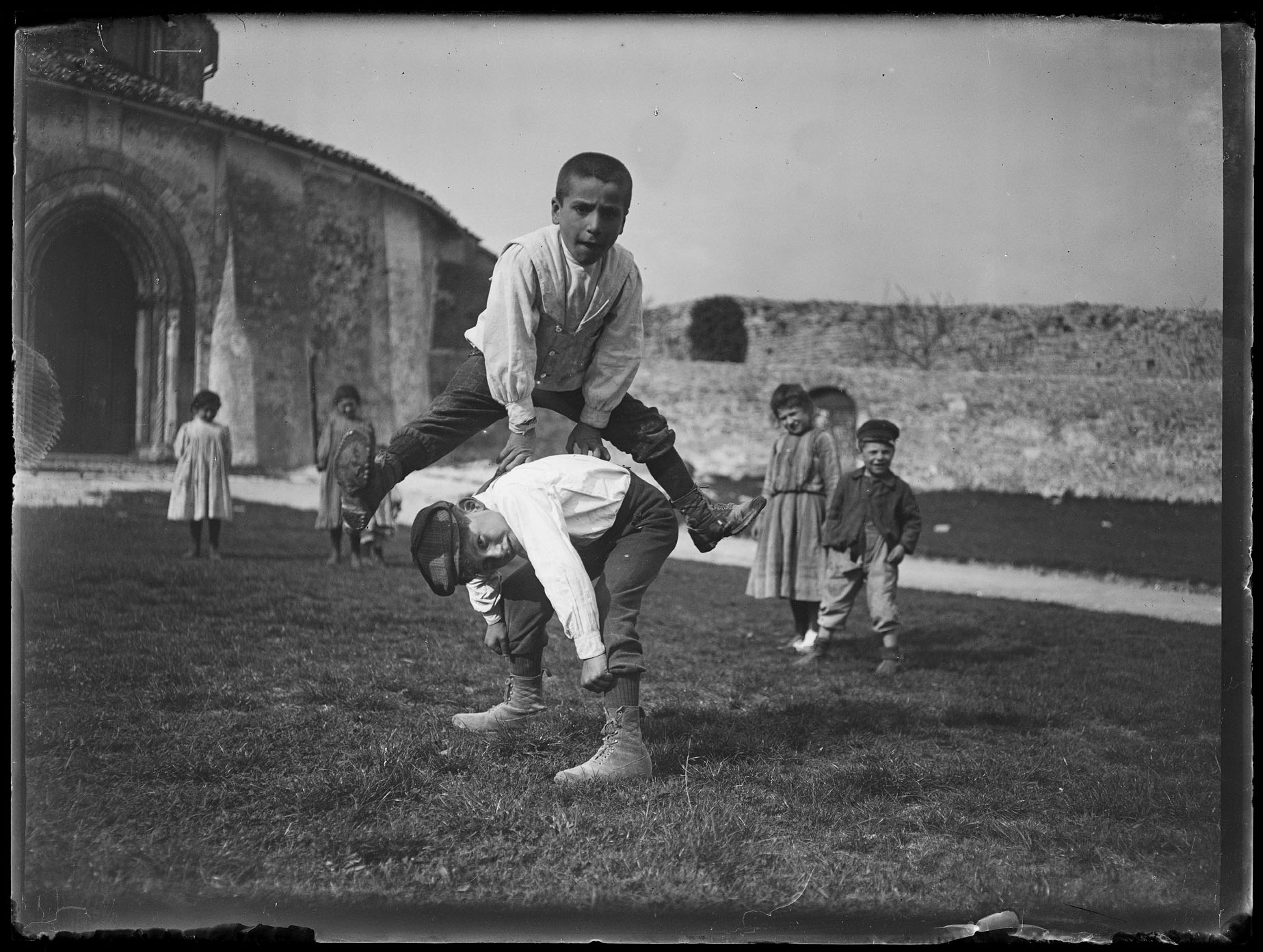 L1850 (negativo) di studio di vetrate artistiche Moretti-Caselli (fine/ inizio XX/ XXI)