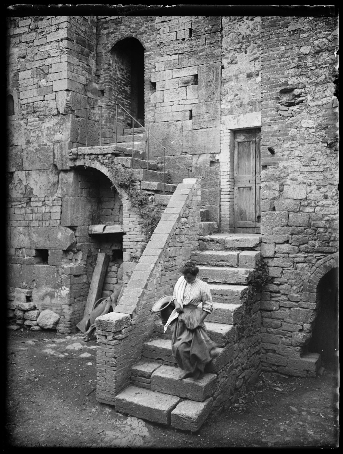 L1997 (negativo) di studio di vetrate artistiche Moretti-Caselli (fine/ inizio XX/ XXI)