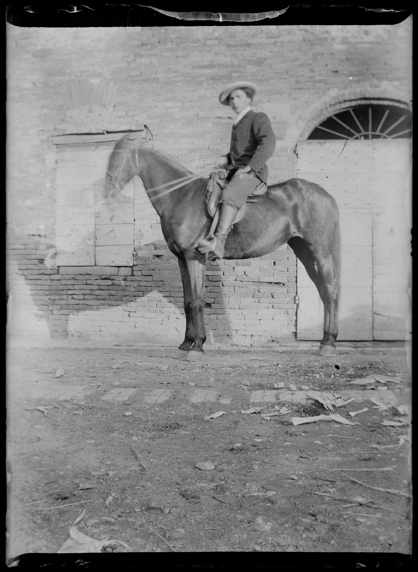 L2135 (negativo) di studio di vetrate artistiche Moretti-Caselli (fine/ inizio XX/ XXI)