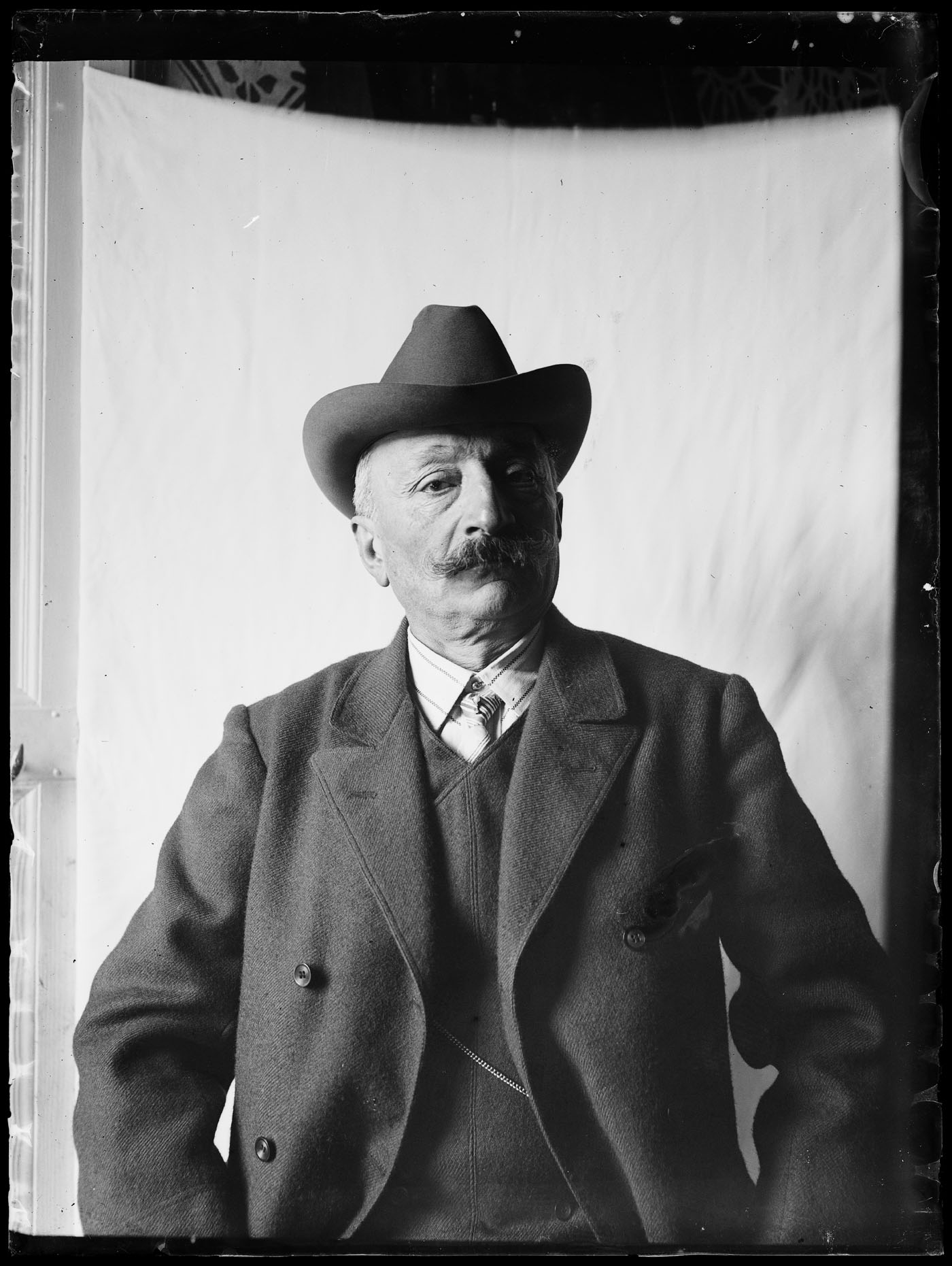 L1946 (negativo) di studio di vetrate artistiche Moretti-Caselli (fine/ inizio XX/ XXI)