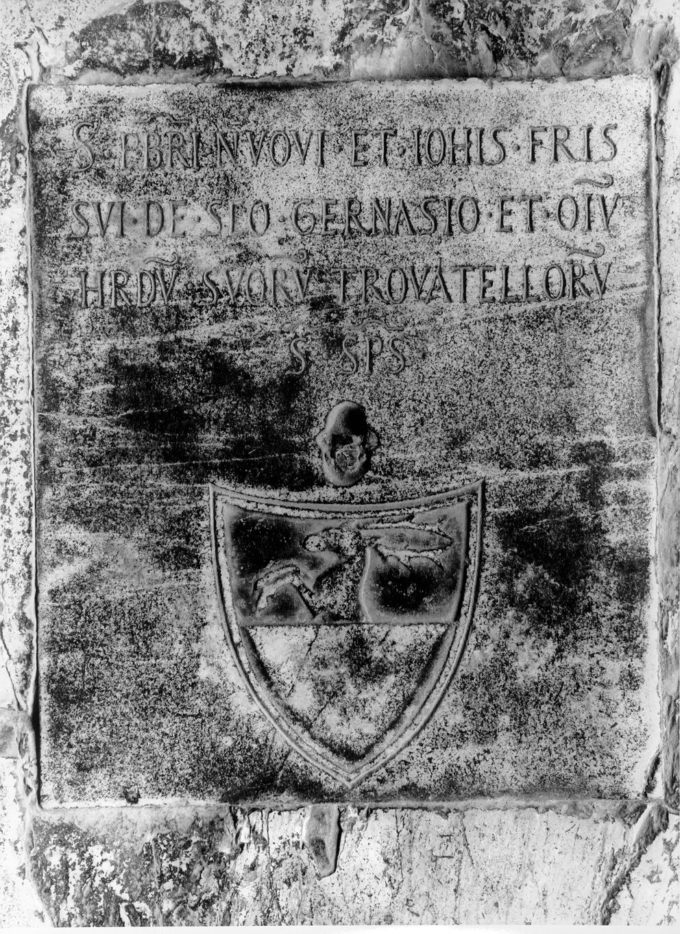 Nuovo e Giovanni da San Gervasio, presbiteri (lastra tombale) - bottega pisana (sec. XV)