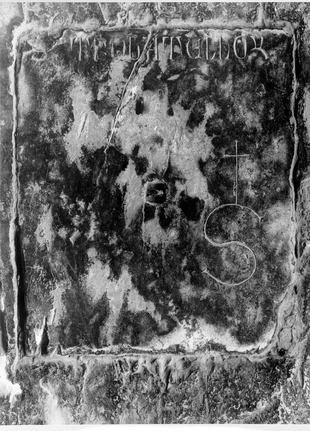 Confraternita dei Trovatelli (lastra tombale) - bottega pisana (sec. XIV)