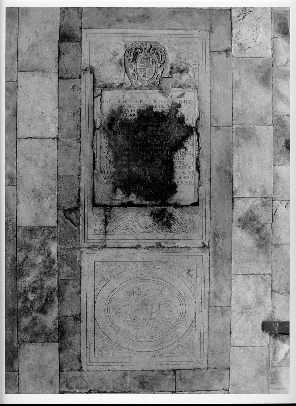 Isabella di Labia Catilina d' Avignone (lastra tombale) - bottega pisana (sec. XVII)