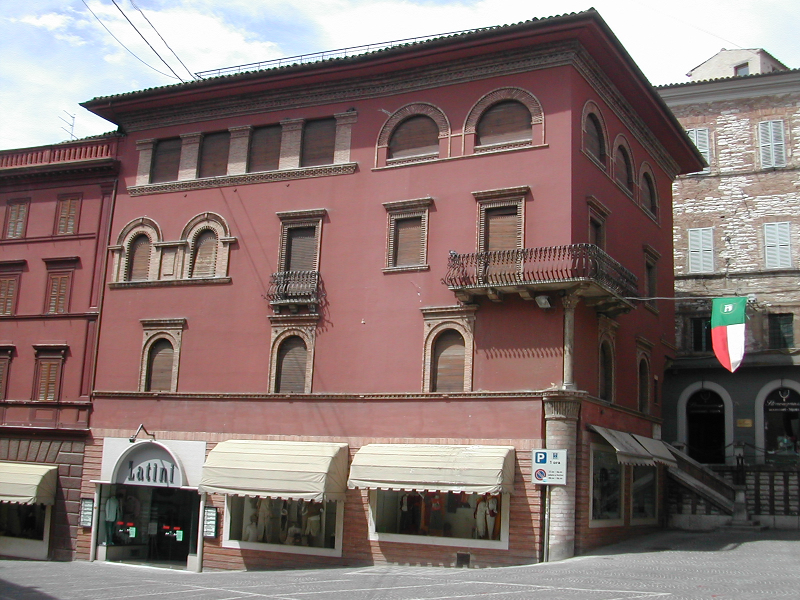 Palazzo eclettico (palazzo, per negozi) - Fabriano (AN) 