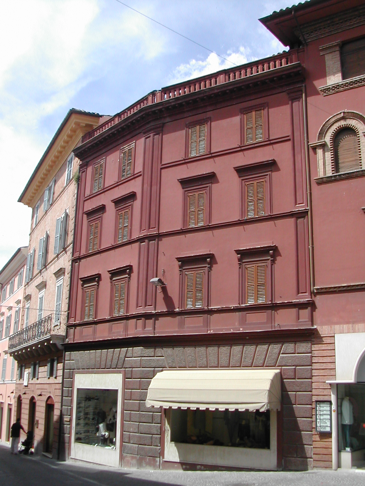 Palazzo in C.so della Repubblica, 20 (palazzo, per negozi) - Fabriano (AN) 