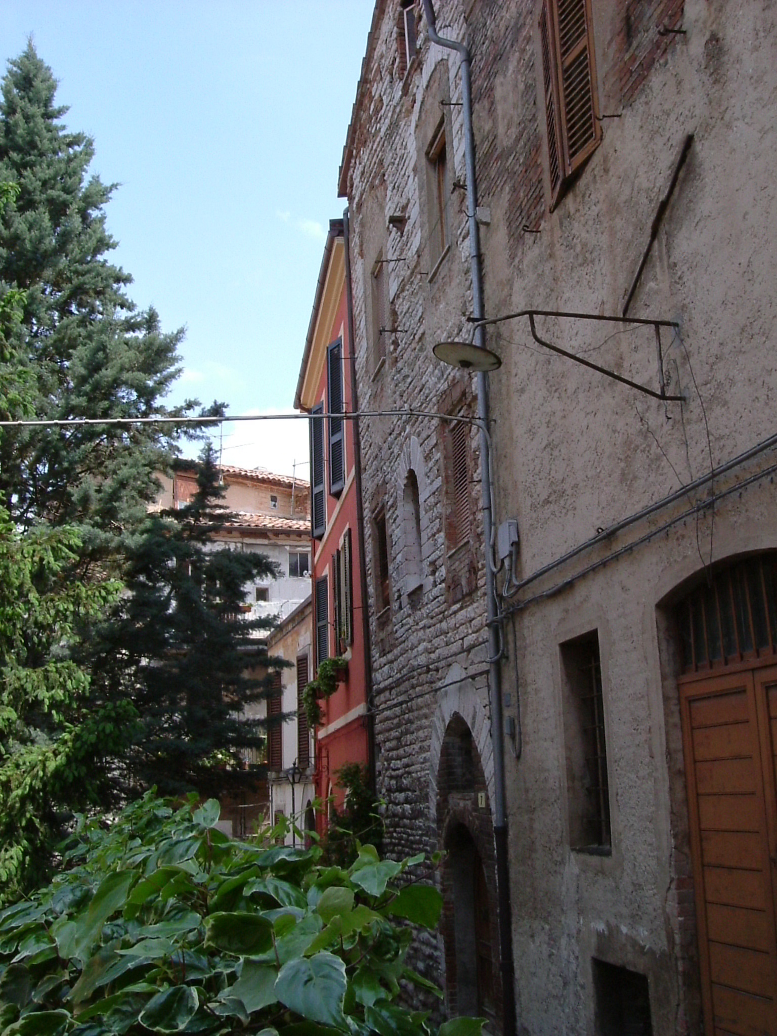 Casa gotica in Vicolo Via Mamiani, 7 (casa a schiera) - Fabriano (AN) 