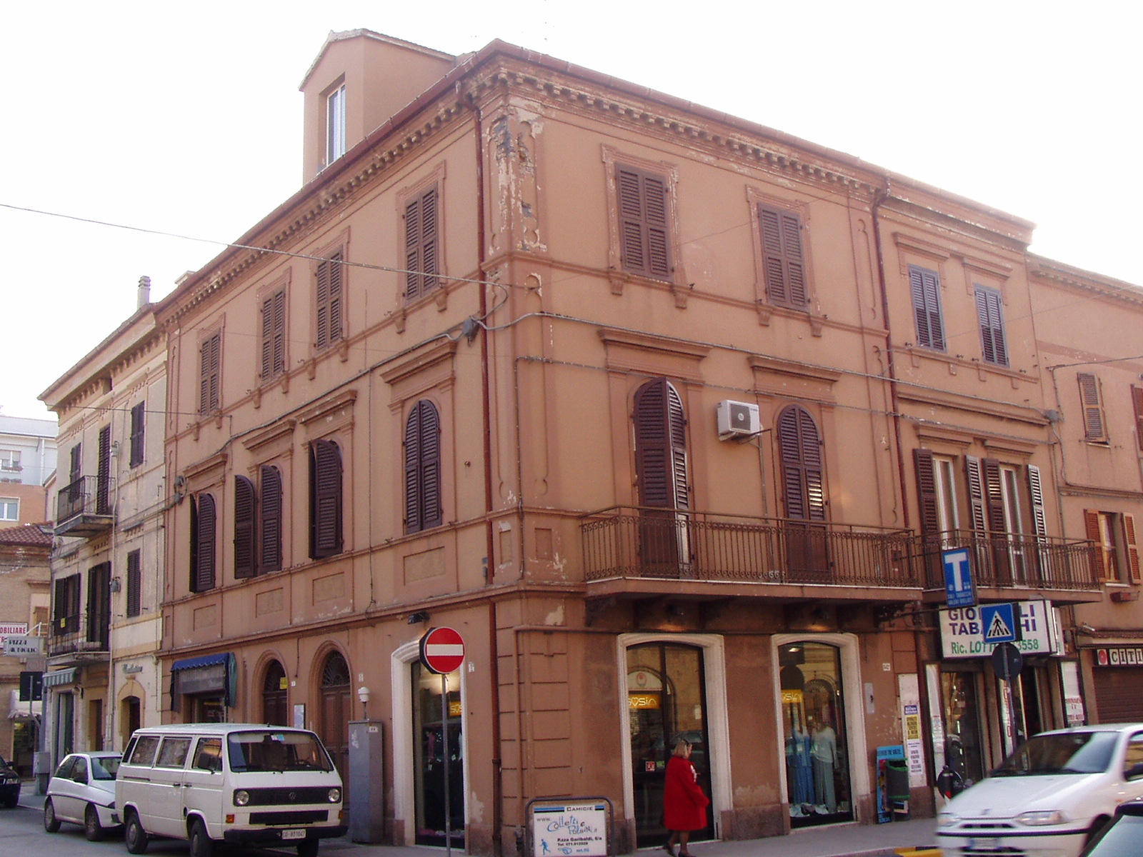 Palazzo di appartamenti (palazzo, di appartamenti) - Falconara Marittima (AN) 