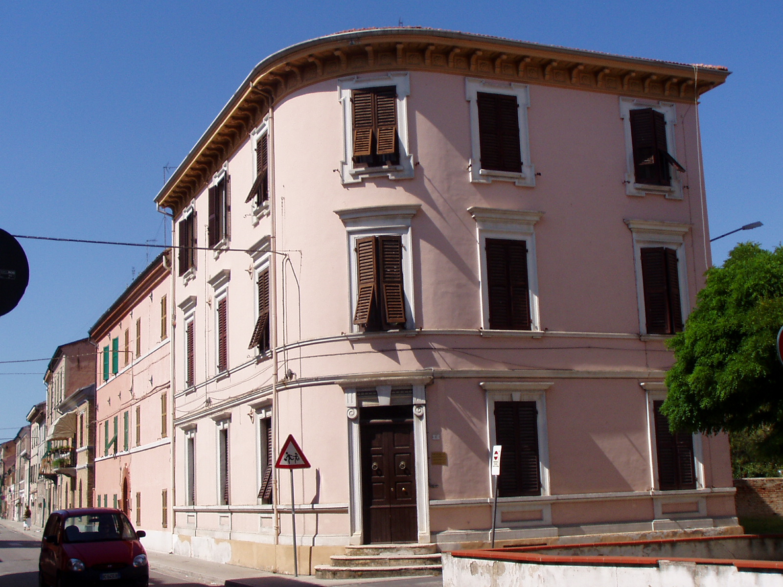 Palazzo di appartamenti (palazzo, di appartamenti) - Chiaravalle (AN) 
